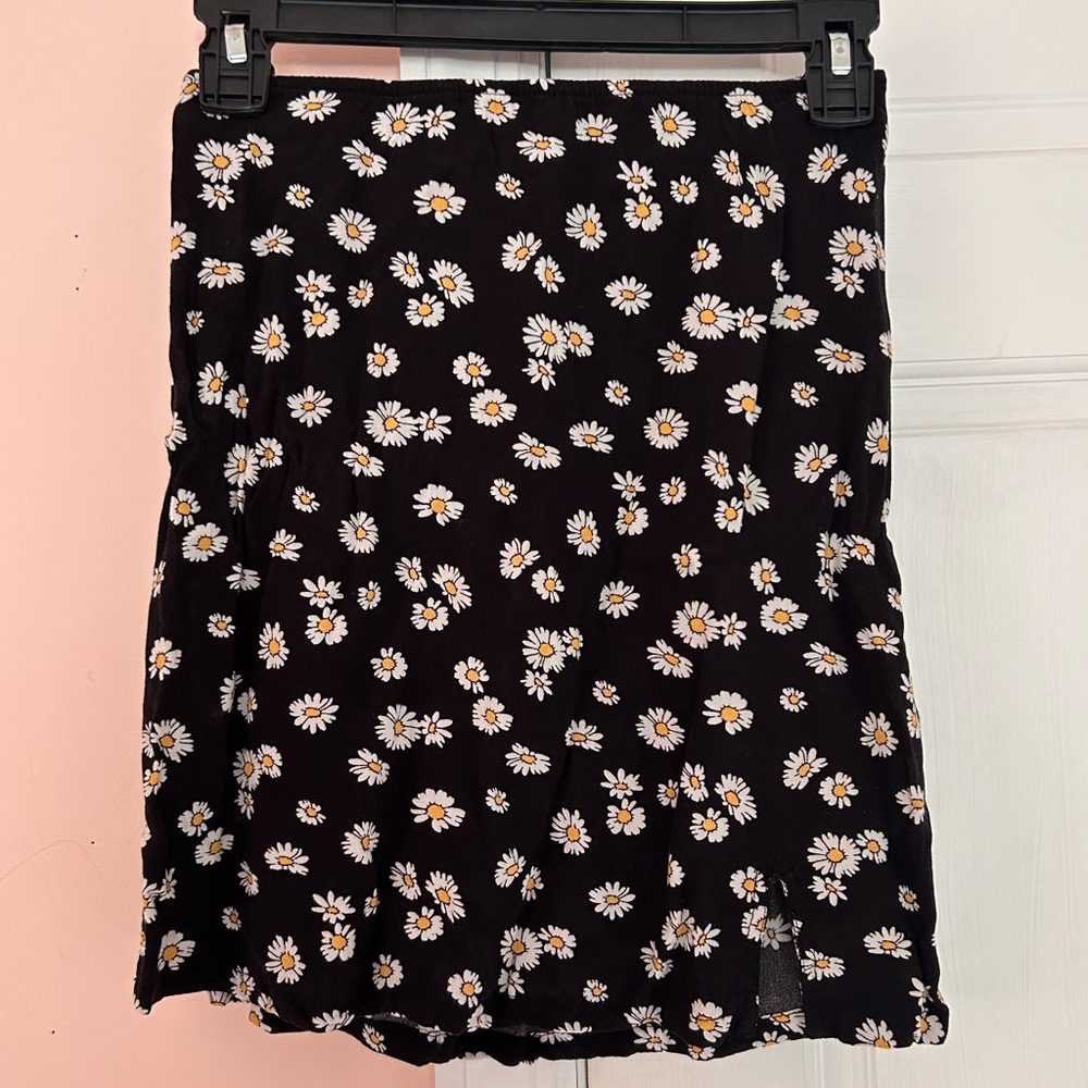 Small Flower skirt/ hollister/ never worn